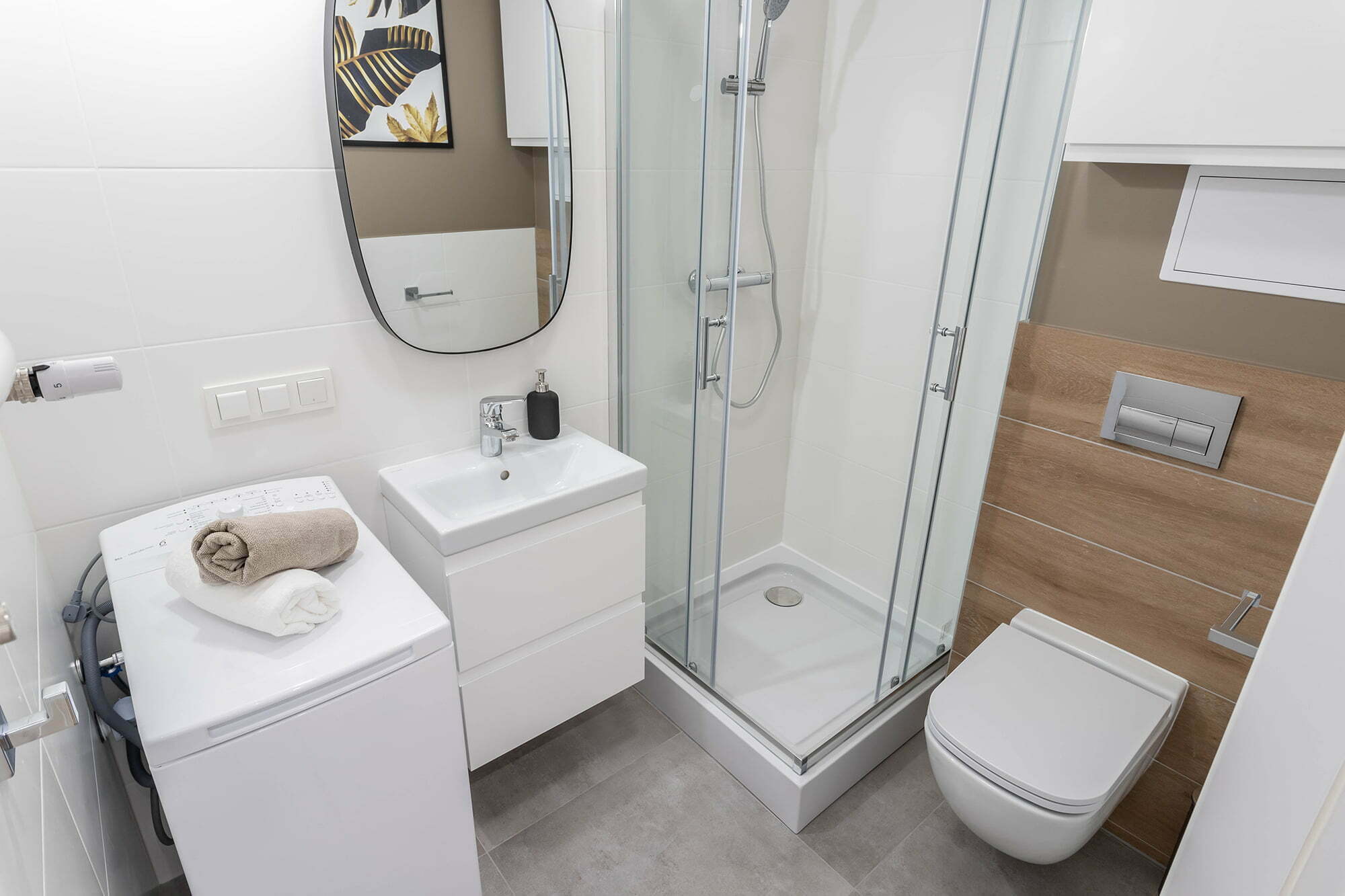 łazienka mała biało brązowa minimalistyczna aranżacja Beata Kołodziejczyk