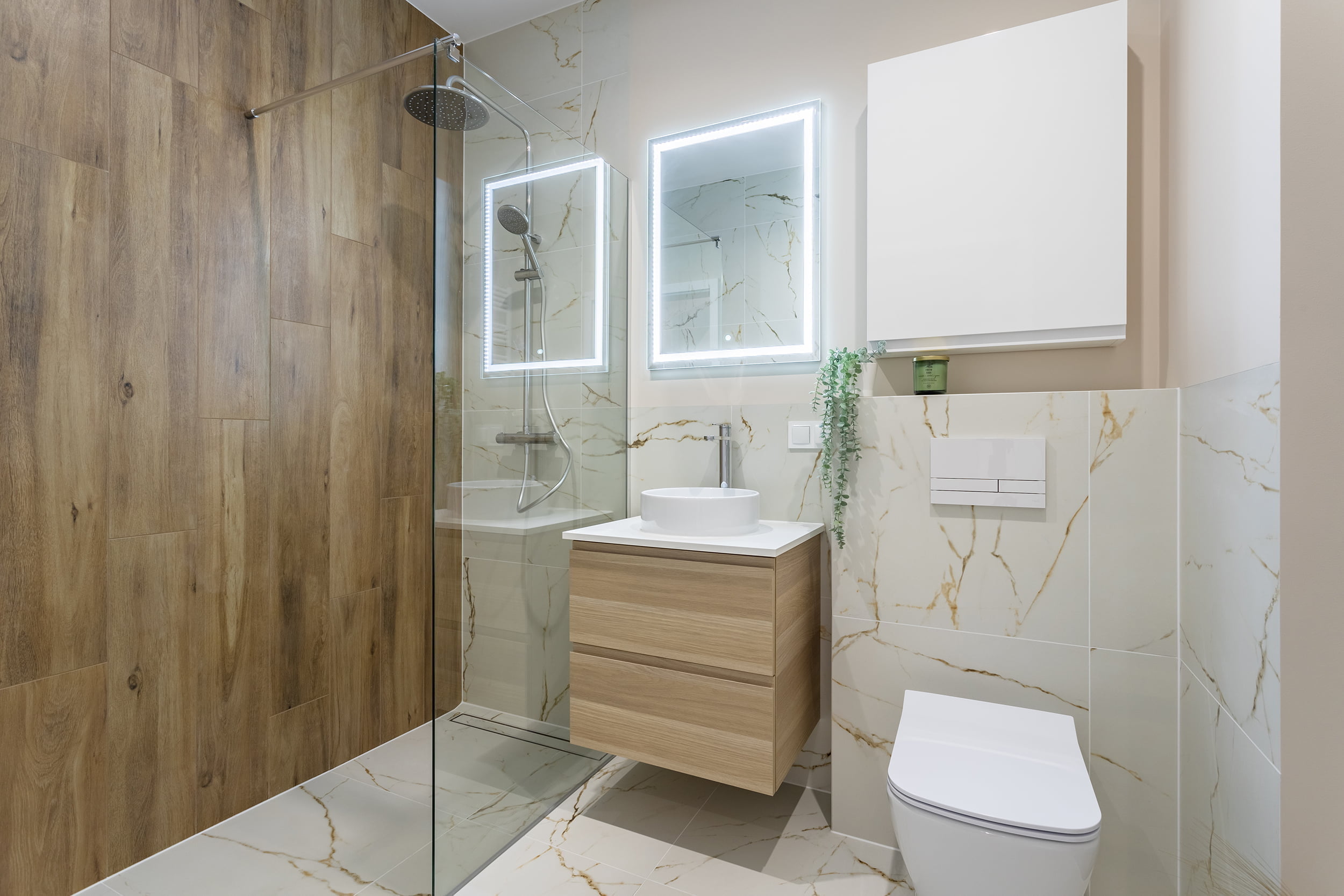 łazienka mała biała z drewnem minimalistyczna jasna aranżacja Beata Kołodziejczyk