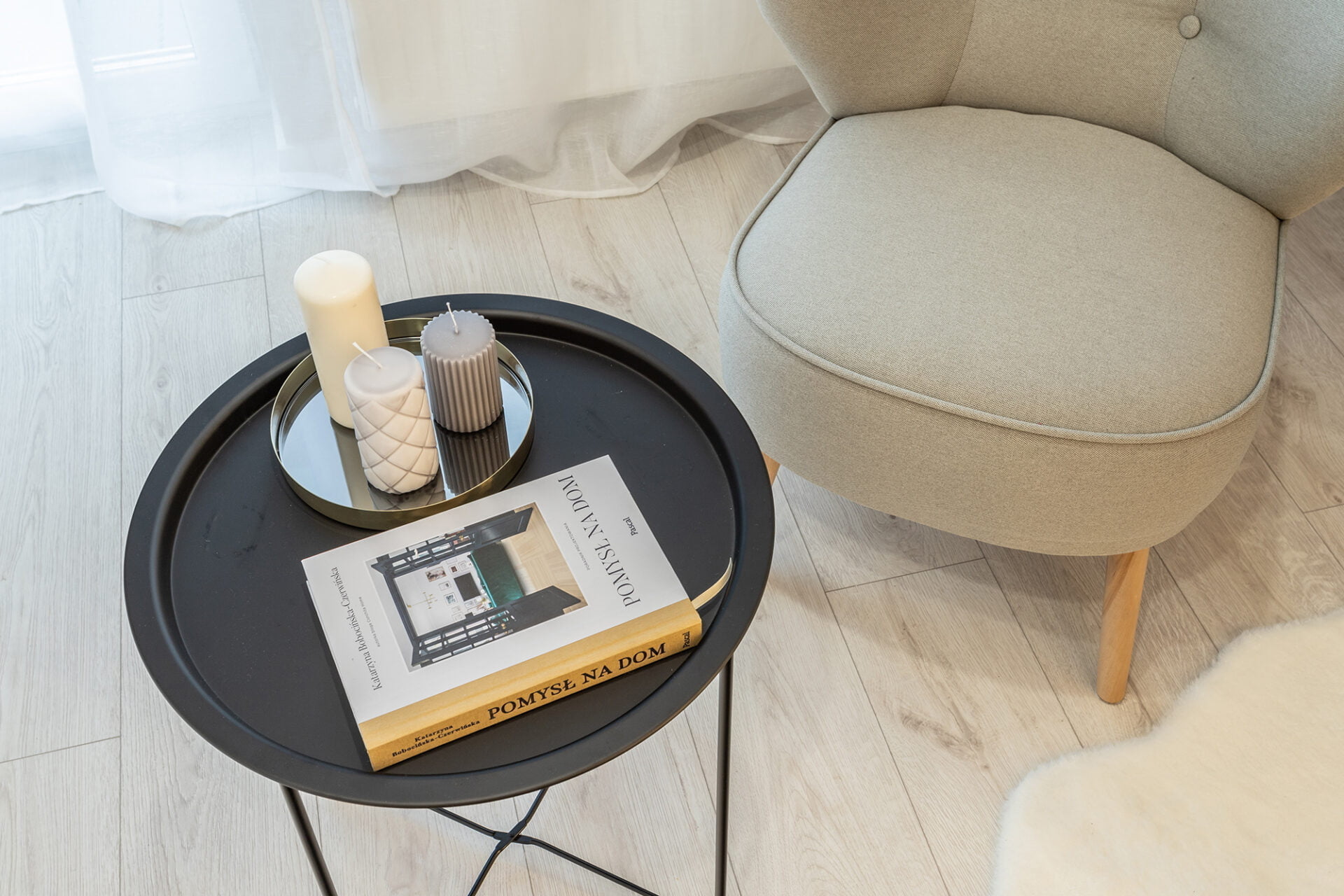 home staging pokój mały beżowy przytulny aranżacja Beata Kołodziejczyk